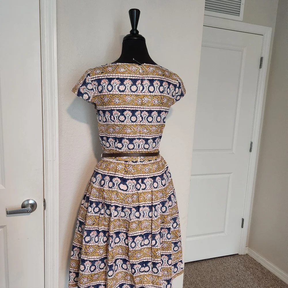 Chic Patterned Women's Skirt Set